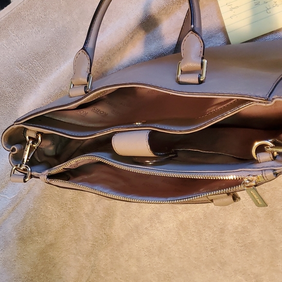 (Sold) HP!❤ Michael Kors hand bag - Picture 4 of 11